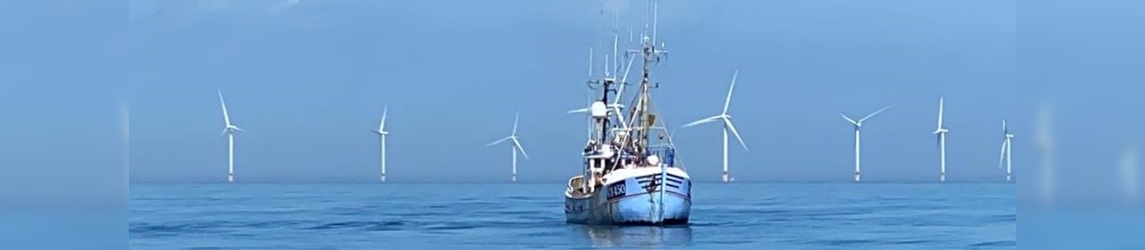 fishing-vessel-and-wind-turbines-1280x280 (1)